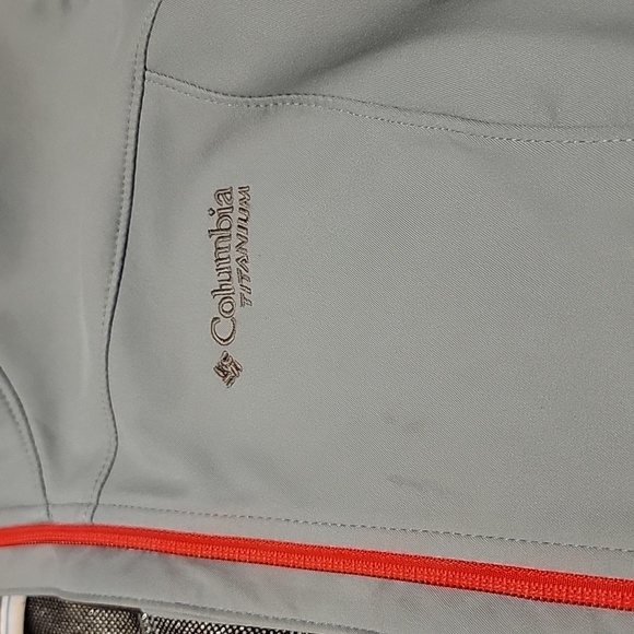 Columbia Titanium Womens Softshell Omni Heat Jacket (XS), Grey with Red Zippers - Picture 10 of 10